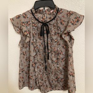 Floral blouse in size s.